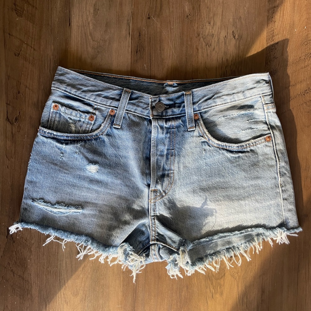 Size 26 Levi’s 501 Jean shorts